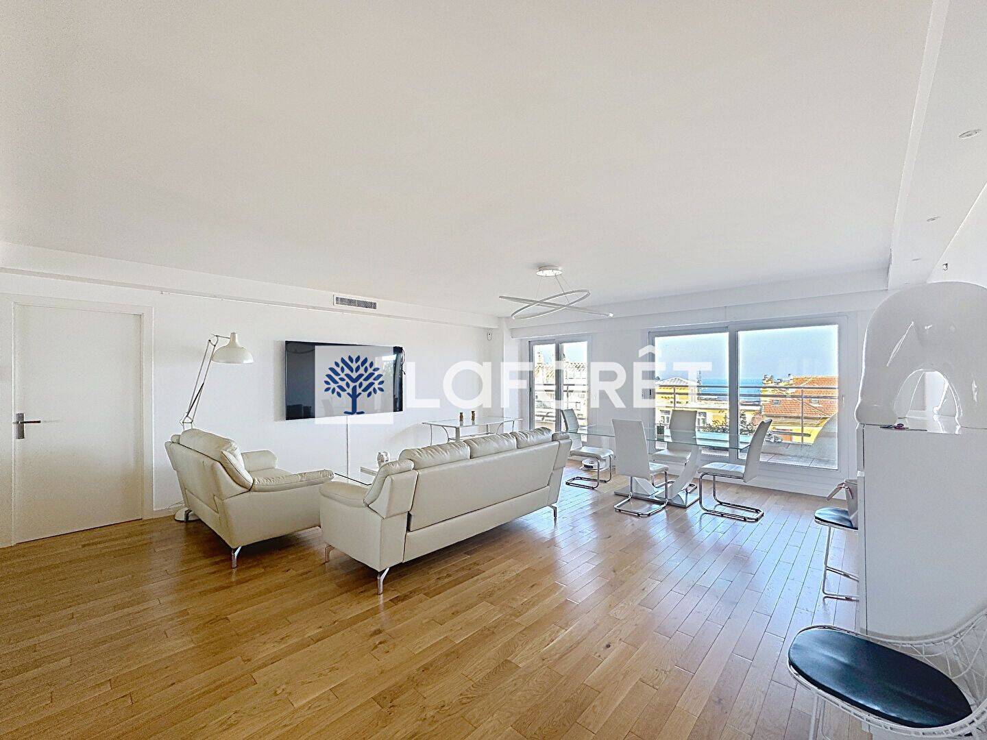 Appartement 3 pièces 97 m² · à Beausoleil · 97,3 m² · 3 900 €