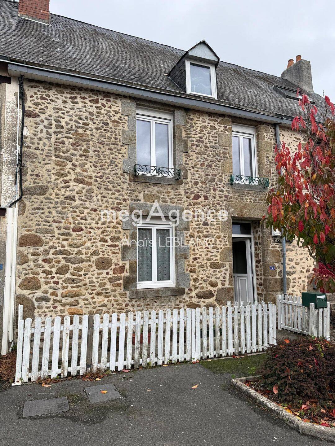 Maison 3 pièces 95 m² · à Saint-Thomas-de-Courceriers · 95 m² · 59 000 €