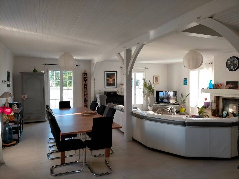 Maison 6 pièces 175 m² · à Bussac-sur-Charente · 175 m² · 1 330 €