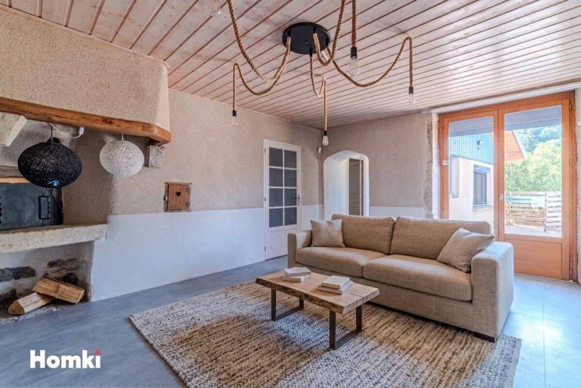Maison 8 pièces 168 m² · à Saint-Hymetière-sur-Valouse · 168 m² · 259 000 €