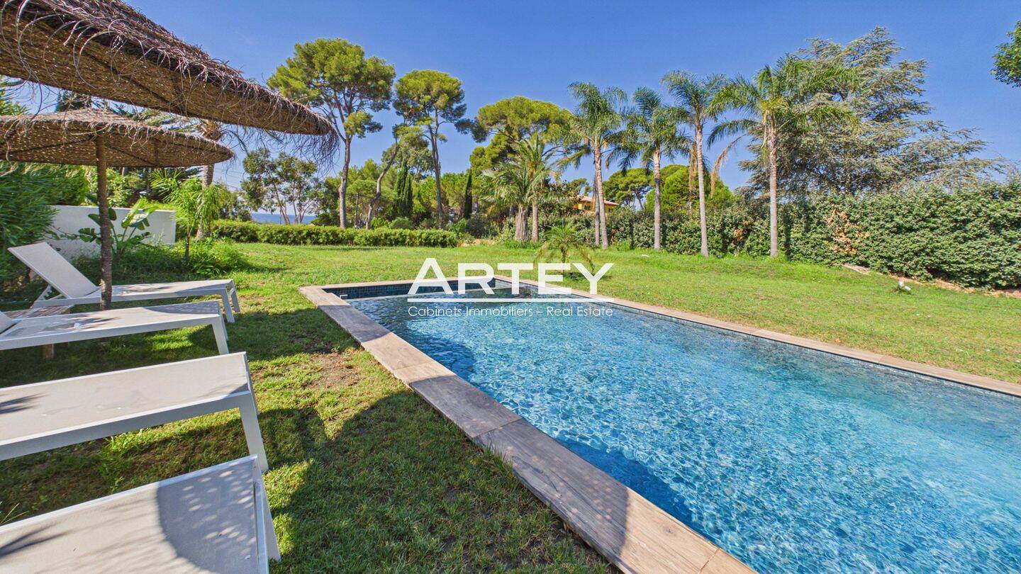 Maison 6 pièces 199 m² · à Carqueiranne · 199 m² · 2 500 000 €