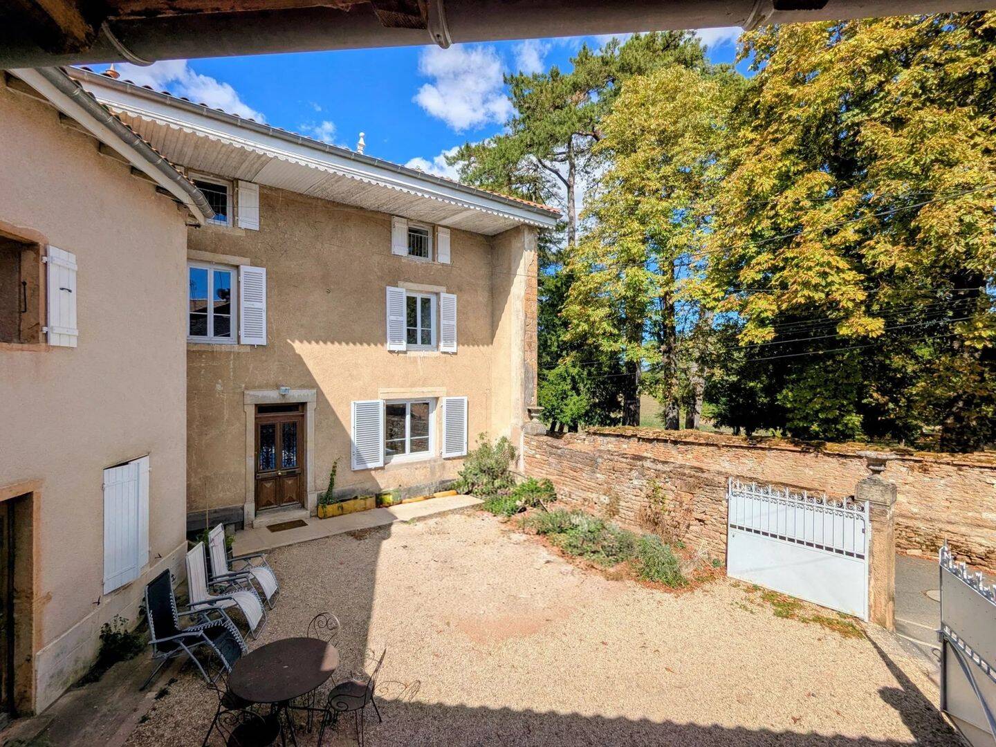 Maison 9 pièces 225 m² · à Hurigny · 225 m² · 375 000 €