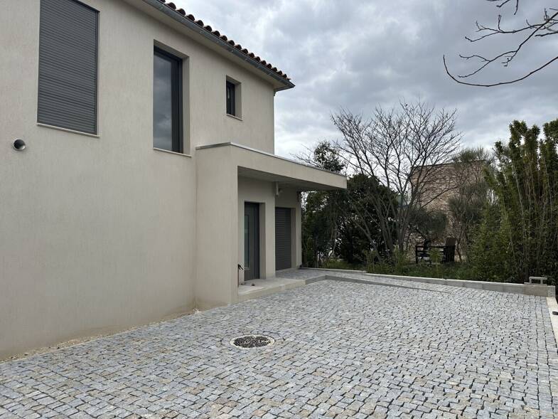 Maison à louer 2 120 € 5 pièces 4 chambres 111,6 m² 350 m² de terrain Noyau Villageois-Zone Urbaine Velaux 13880
