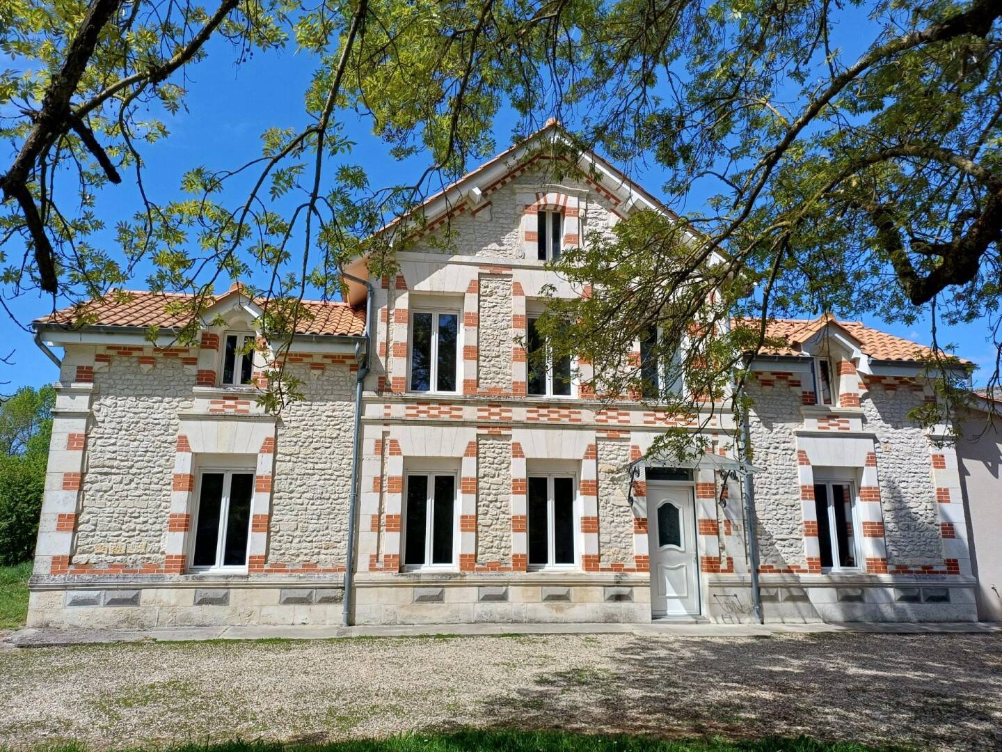 Maison 5 pièces 140 m² · à Saint-Germain-de-Vibrac · 140 m² · 212 987 €