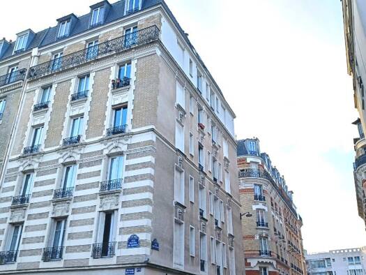 Appartement à vendre 400 000 € 3 pièces 2 chambres 43 m² RDC/6 Vaugirard-Parc des Expositions Paris 15ème arrondissement 75015