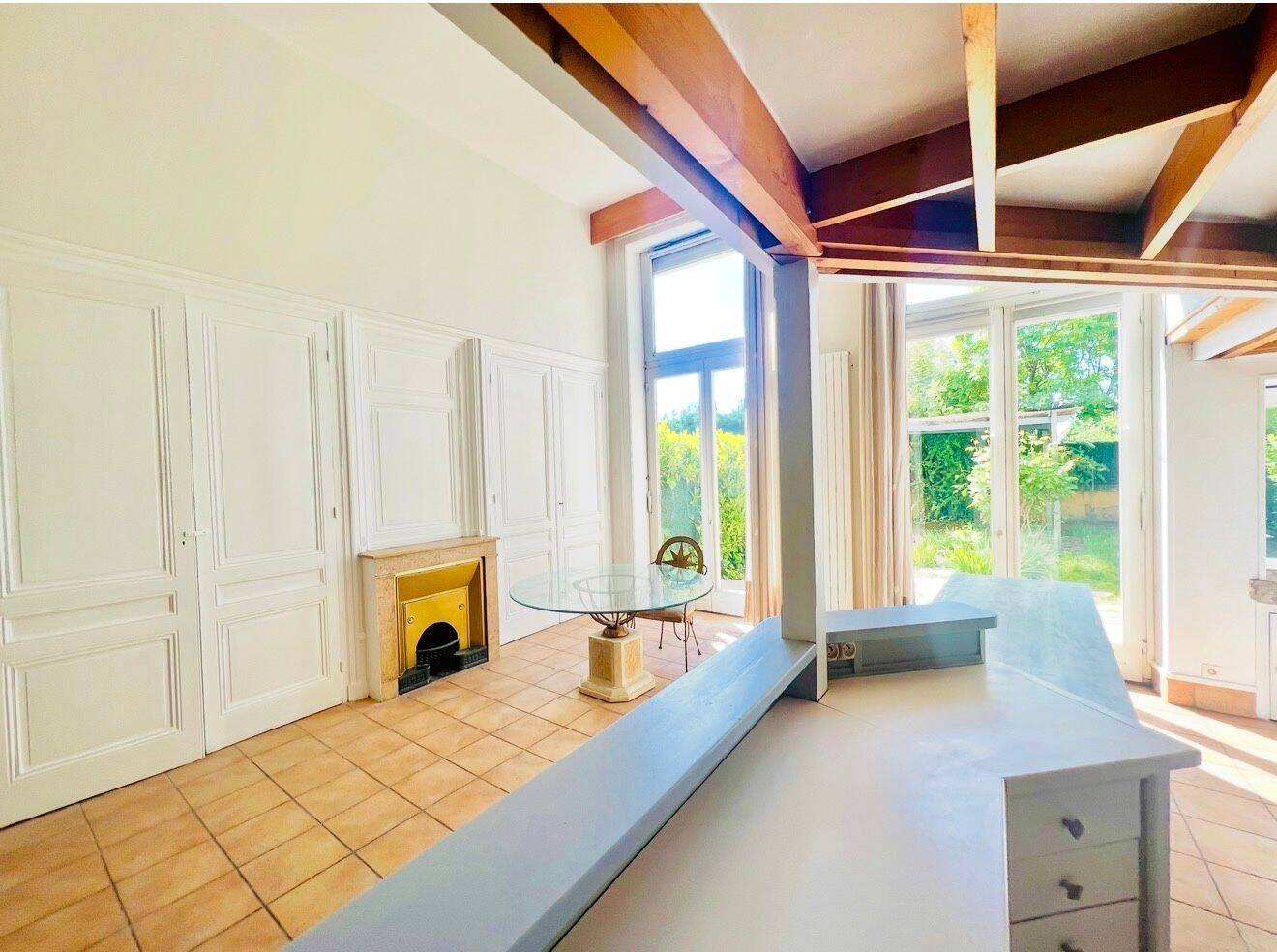 Appartement 4 pièces 105 m² · à Caluire-Et-Cuire · 105 m² · 1 600 €