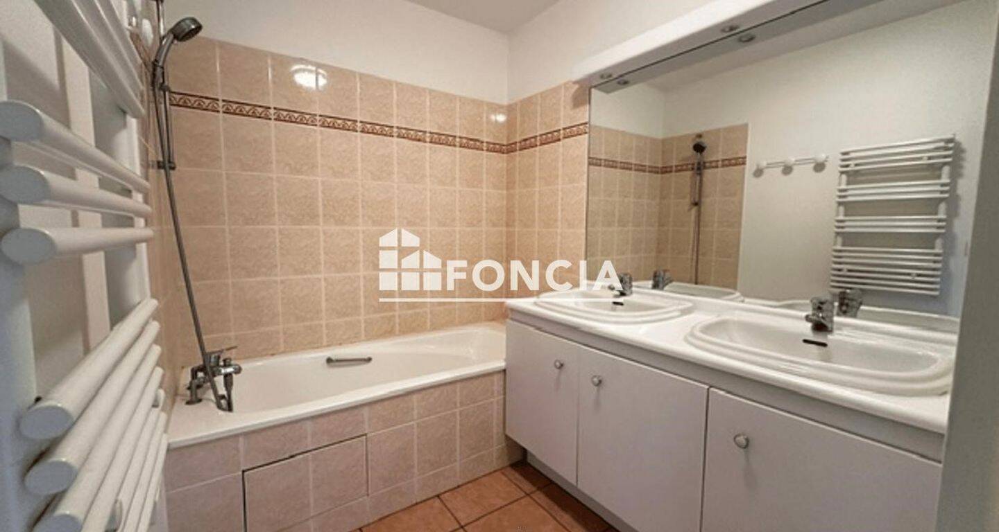 Appartement 3 pièces 70 m² · à Paris 15ème Arrondissement · 70 m² · 1 990 €