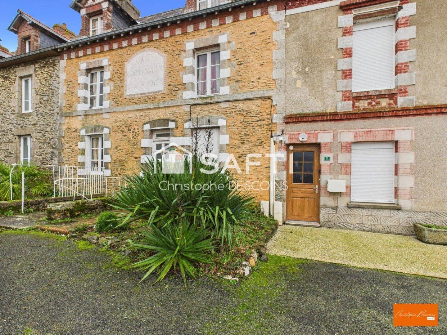 Maison 10 pièces 150 m² · à Saint-Aignan-de-Couptrain · 150 m² · 426 000 €