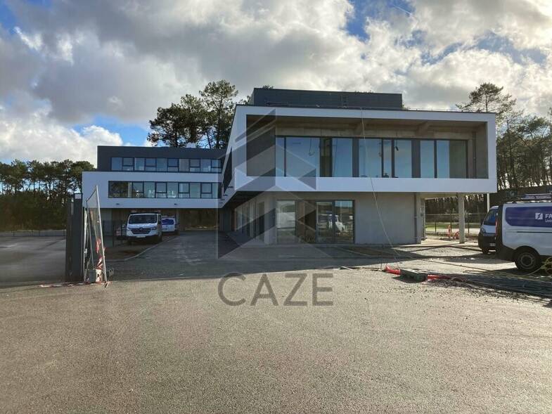 Espace bureau à vendre 787 500 € 375,1 m² de bureaux divisible de 50 m² à 50 m² Mees 40990