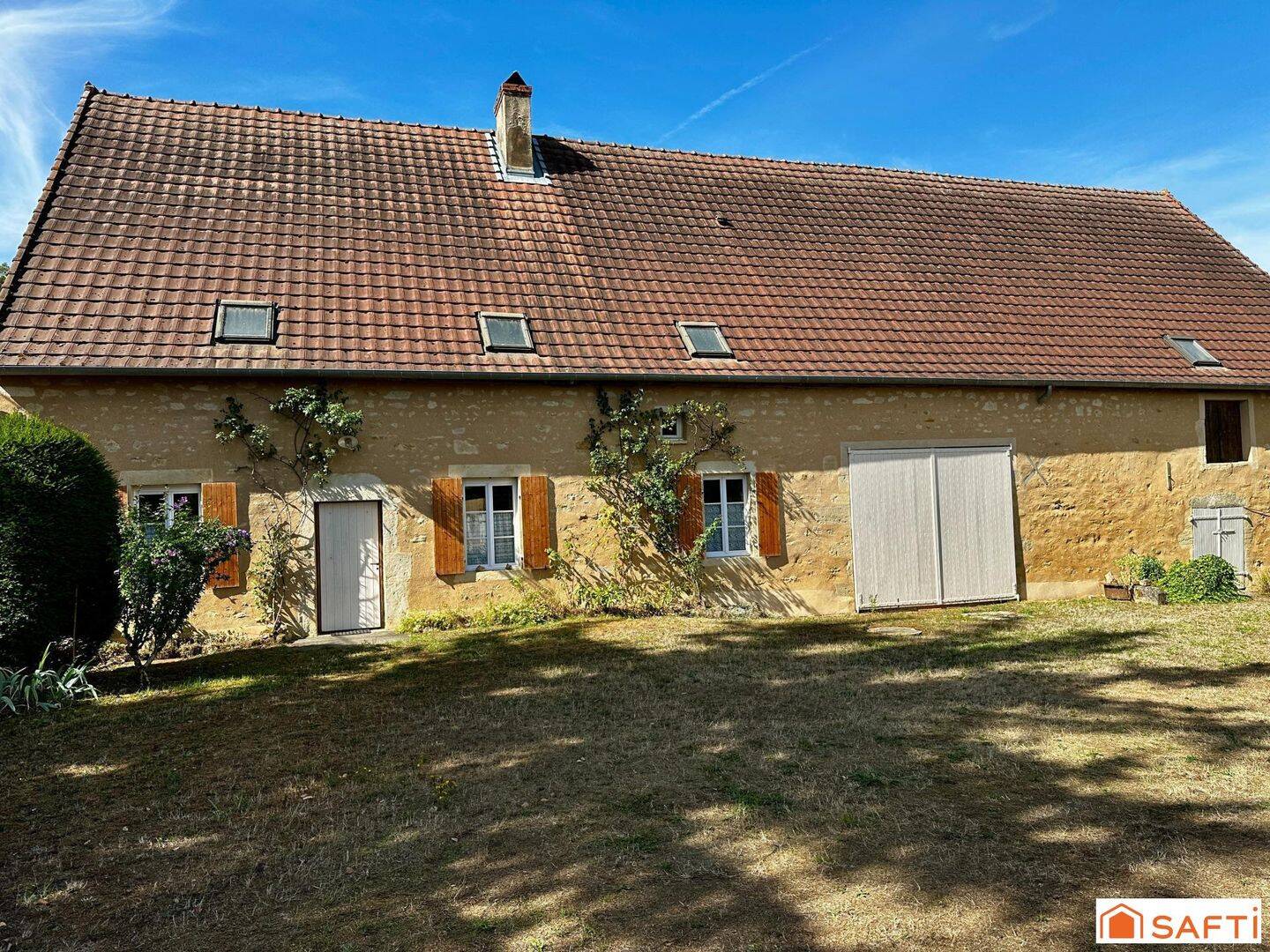 Maison 6 pièces 172 m² · à Isenay · 172 m² · 180 000 €