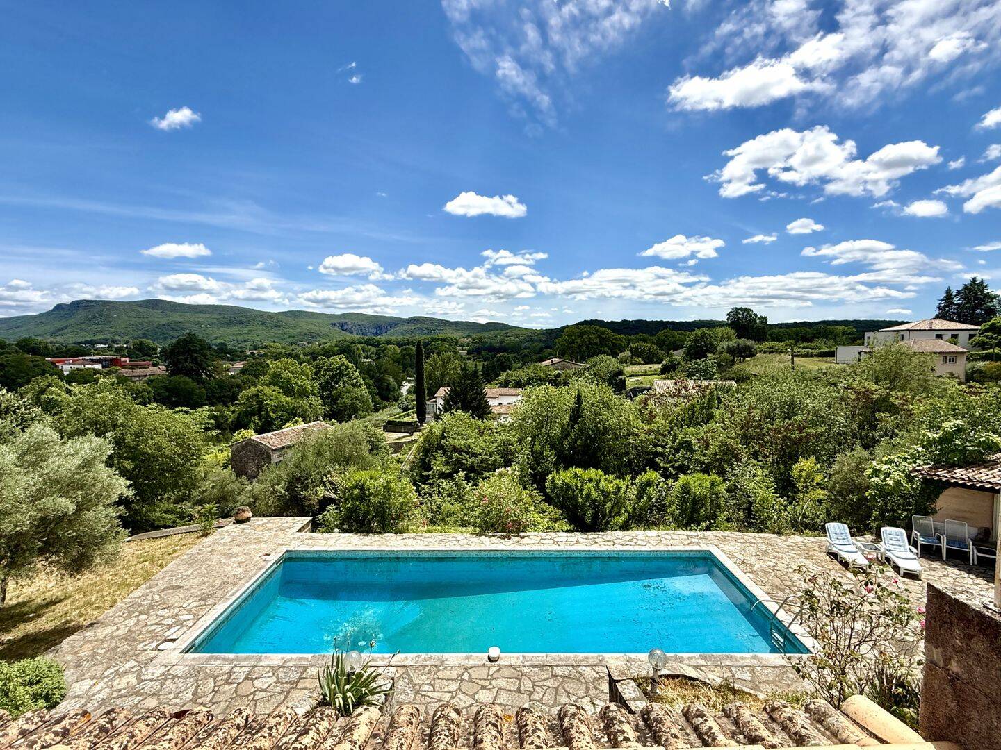 Maison 10 pièces 364 m² · à Ganges · 364 m² · 695 000 €