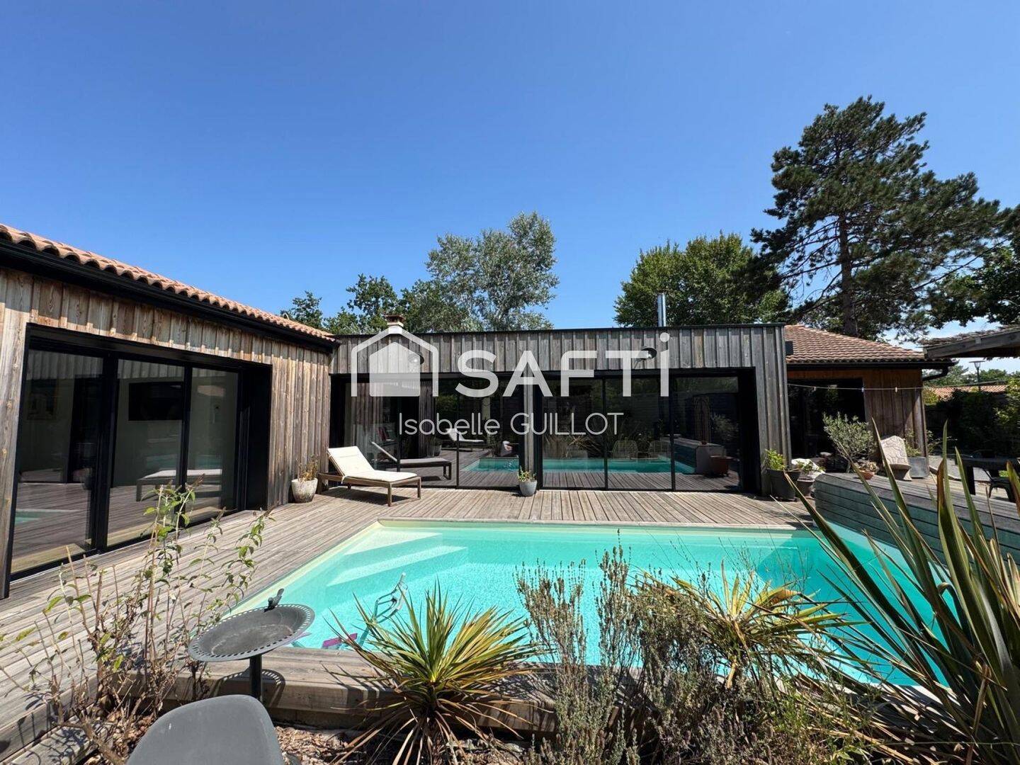 Maison 6 pièces 200 m² · à Arès · 200 m² · 1 094 000 €