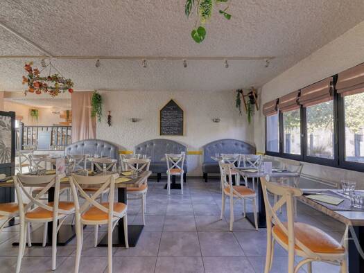 Boutique à vendre Fonds de commerce 150 000 € 4 pièces 90 m² de surface de vente Centre Ville-Quartiers Nord et Ouest Montaigu-Vendée 85600