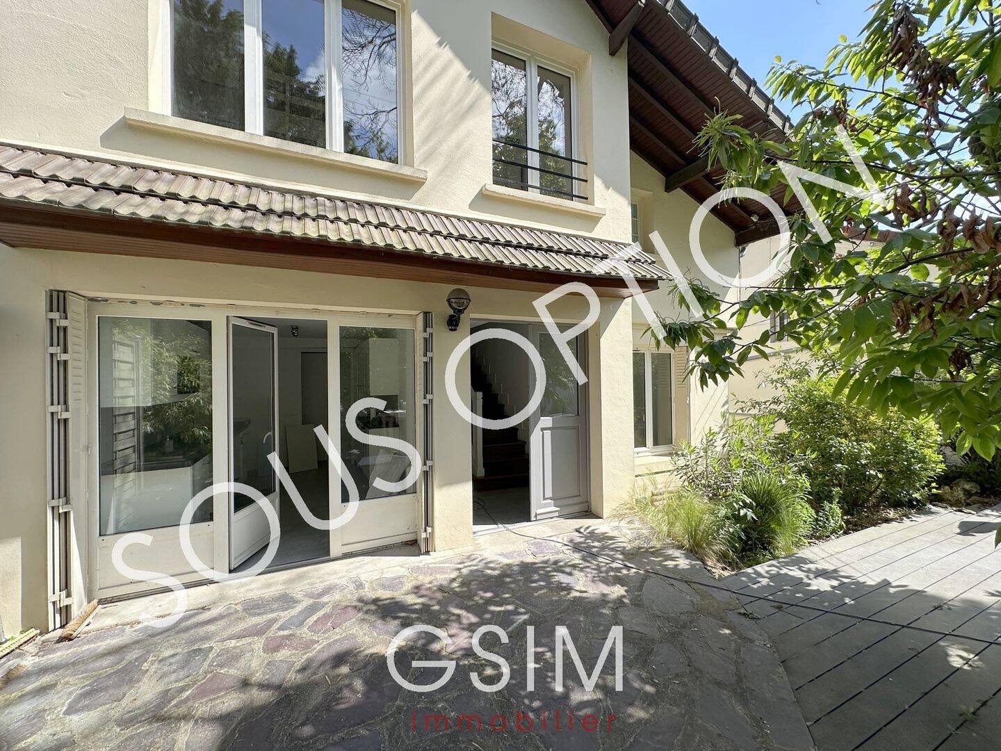 Maison 6 pièces 182 m² · à Garches · 182 m² · 3 850 €