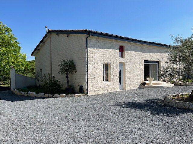 Maison 6 pièces 220 m² · à Gond-Pontouvre · 220 m² · 250 000 €