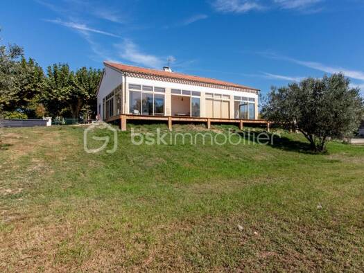 Maison de plain-pied à vendre 335 000 € 6 pièces 3 chambres 142,8 m² 10 544 m² de terrain La Bâtie-Rolland 26160