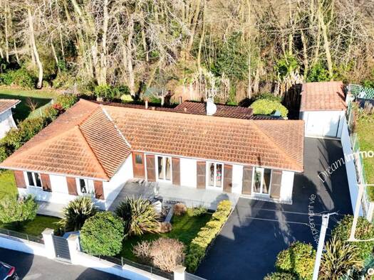 Maison de plain-pied à vendre 470 000 € 4 pièces 3 chambres 122 m² 835 m² de terrain Saint-Martin-de-Seignanx 40390