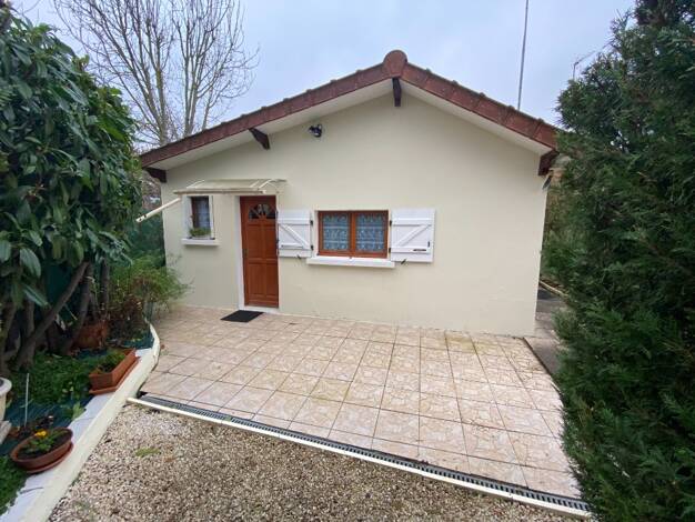 Appartement à louer 625 € 1 pièce 20 m² RDC Saint Antoine Le Plessis-Trévise 94420