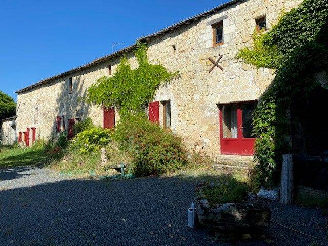 Maison 12 pièces 391 m² · à Doué-en-Anjou · 391 m² · 253 000 €
