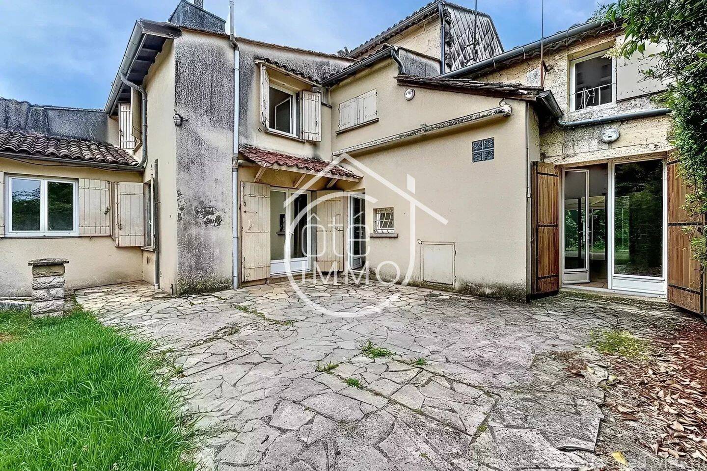 Maison 5 pièces 225 m² · à Sainte-Terre · 225 m² · 199 000 €