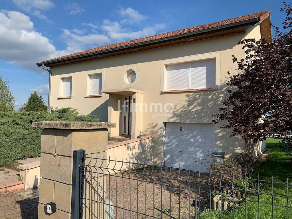 Maison 5 pièces 128 m² · à Charmes · 128 m² · 226 000 €