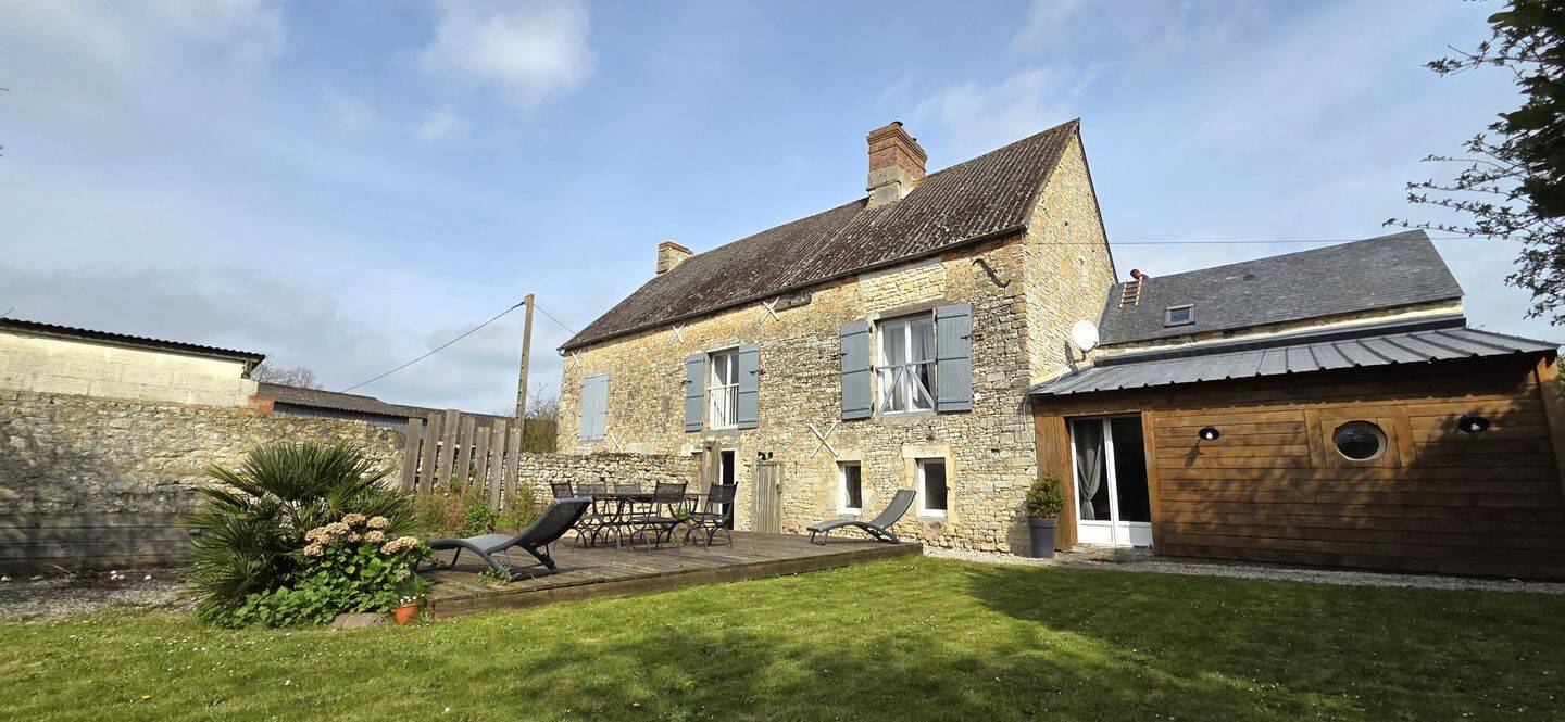 Maison 6 pièces 207 m² · à La Cambe · 207 m² · 327 000 €