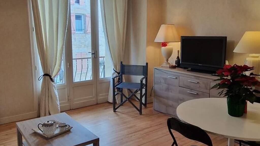 Appartement à vendre 93 000 € 3 pièces 2 chambres 83 m² Étage 1/2 Limogne-en-Quercy 46260