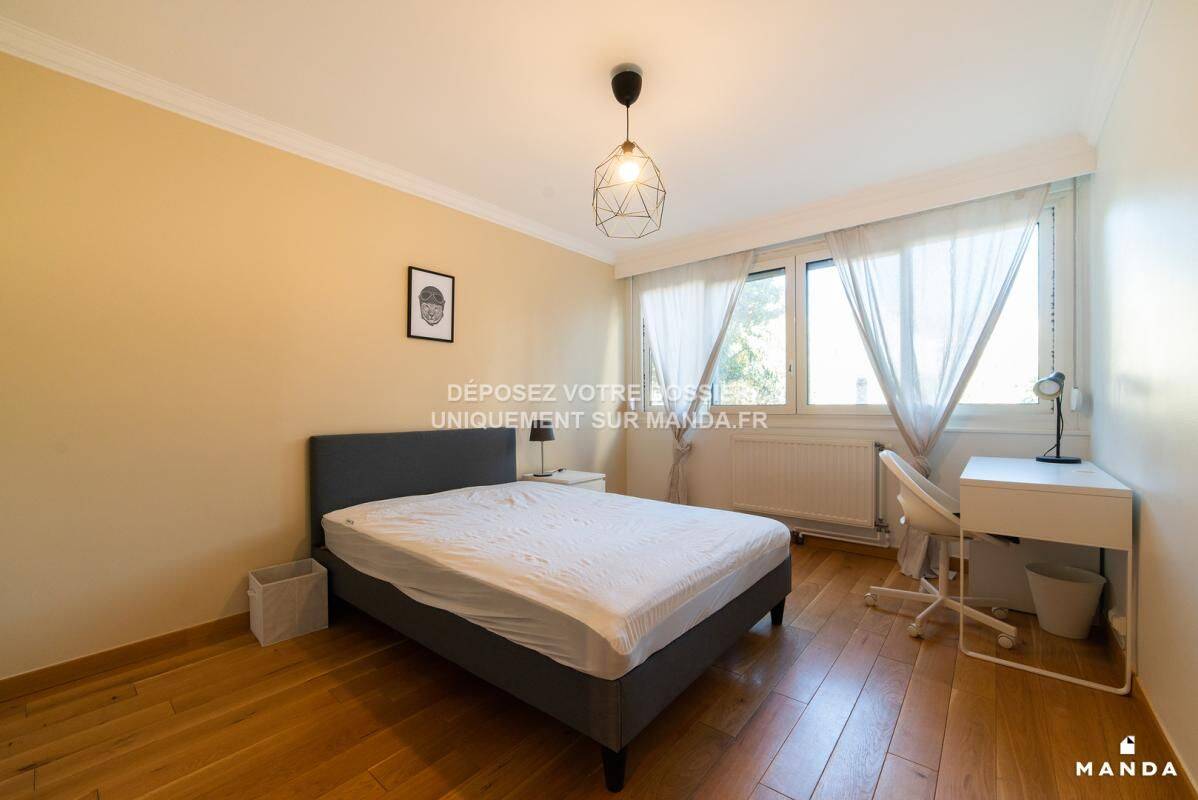 Chambre en colocation toutes charges incluses avec une place de — 9