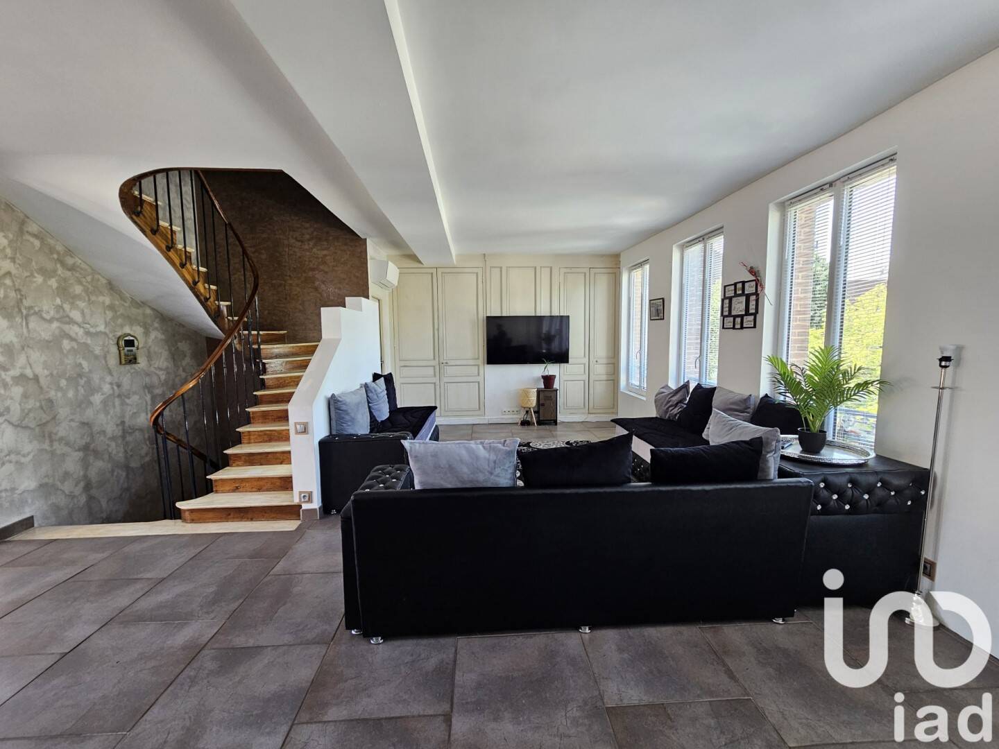 Maison 11 pièces 259 m² · à Villeneuve-l'Archevêque · 259 m² · 179 500 €