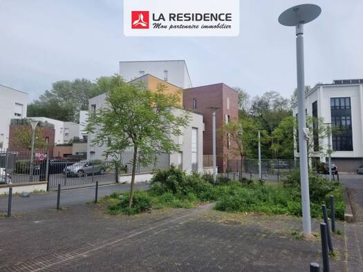 Duplex à vendre 185 000 € 3 pièces 2 chambres 60 m² Étage 1/4 Stains 93240