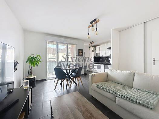 Appartement à vendre 220 000 € 2 pièces 1 chambre 41 m² Étage 3/4 Cormiers-Hauts Batons-Champy-Butte Verte Noisy-le-Grand 93160