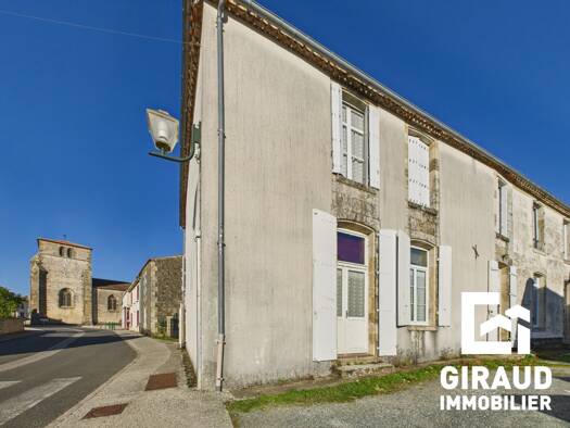 Maison à vendre 59 900 € 8 pièces 4 chambres 155 m² 610 m² de terrain Fontenay-le-Comte 85200