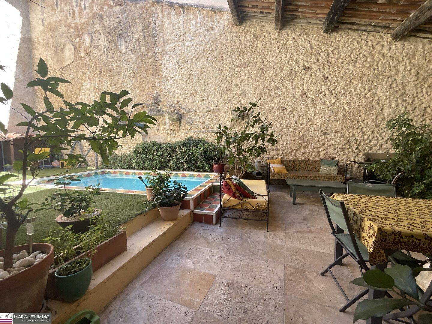 Maison 6 pièces 176 m² · à Corneilhan · 176 m² · 449 000 €