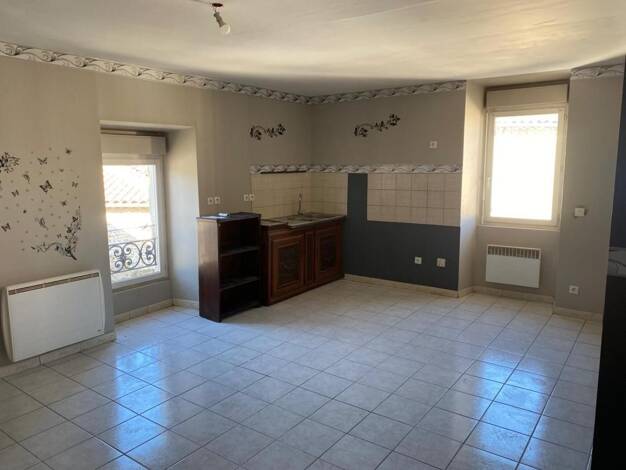 Appartement à louer 600 € 3 pièces 3 chambres 85,6 m² 2ème étage Molières-sur-Cèze 30410