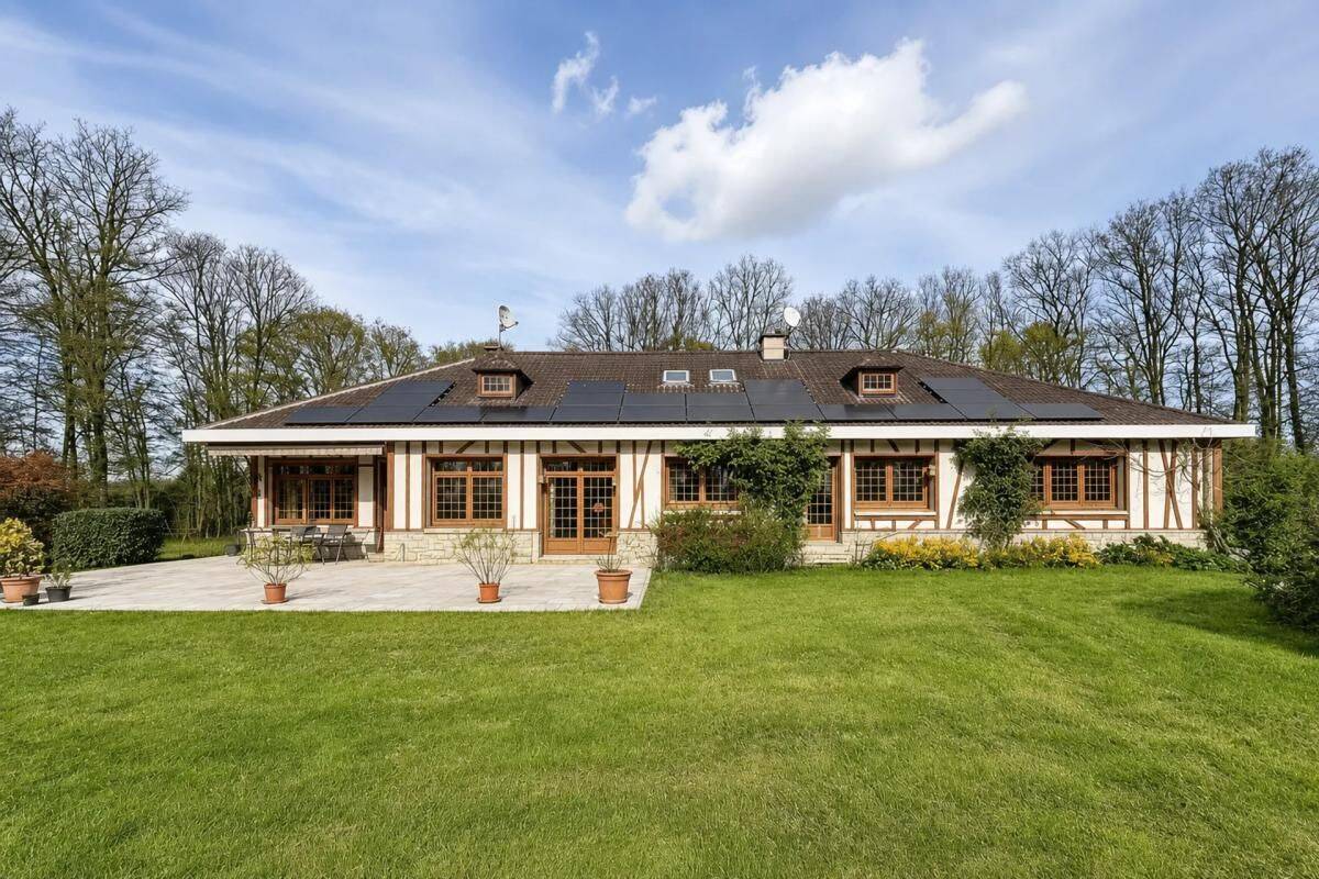 Maison 10 pièces 303 m² · à La Chapelle-Saint-Sépulcre · 303 m² · 450 000 €