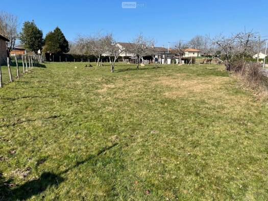 Terrain constructible à vendre 19 000 € 900 m² de terrain Rochechouart 87600