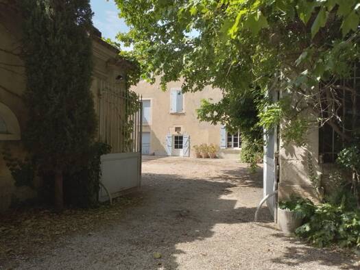 Château à vendre 1 266 000 € 10 pièces 4 chambres 460,3 m² 5 238 m² de terrain Orange 84100