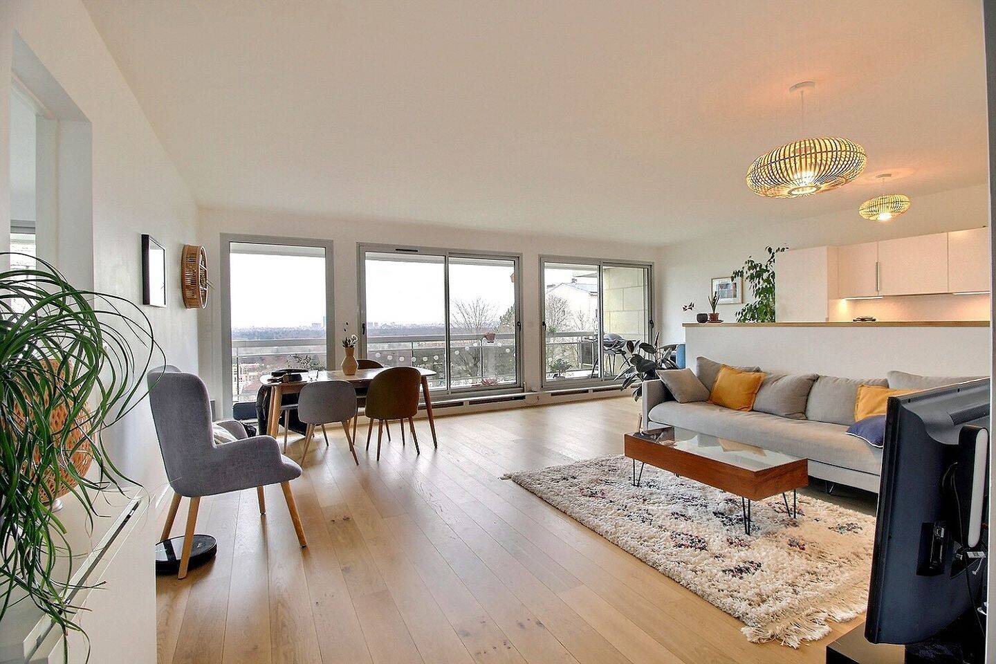 Appartement 5 pièces 117 m² · à Suresnes · 117 m² · 3 200 €