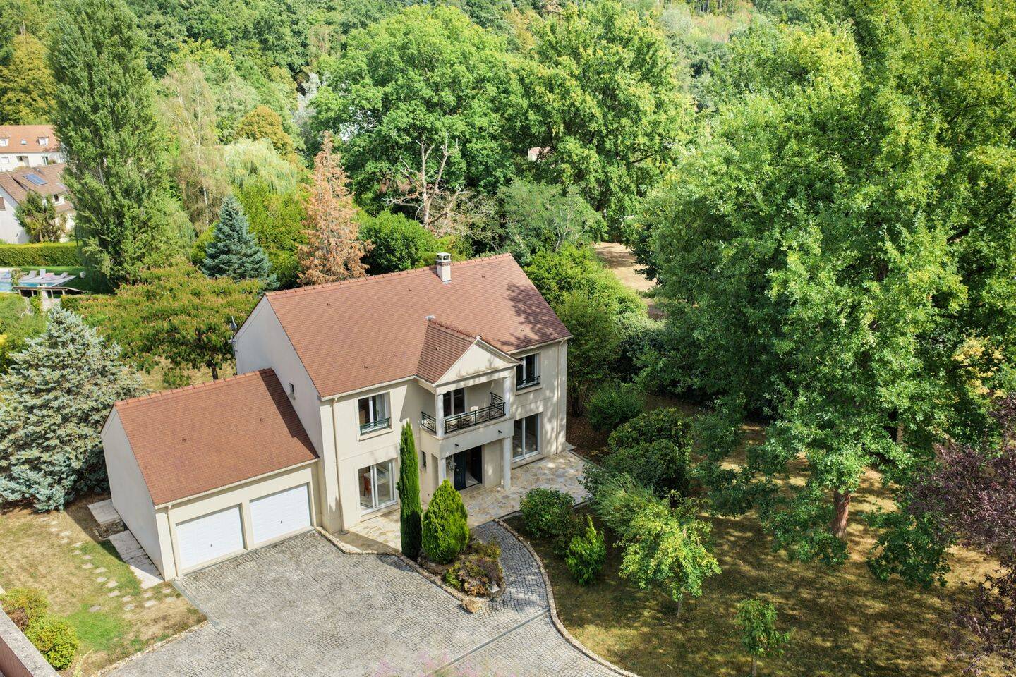 Maison 8 pièces 185 m² · à Boullay-les-Troux · 185 m² · 630 000 €