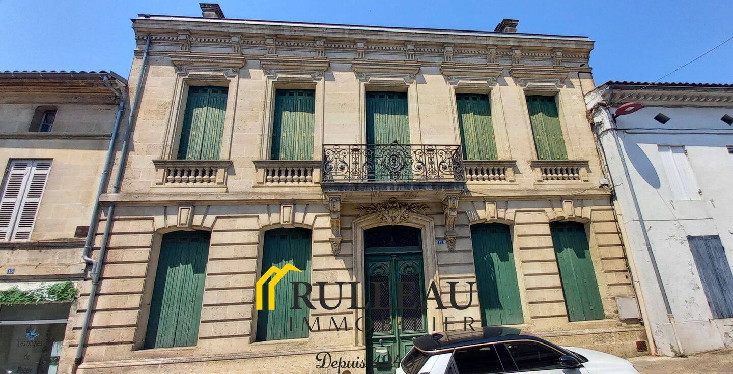 Maison 9 pièces 320 m² · à Saint-Savin · 320 m² · 330 000 €