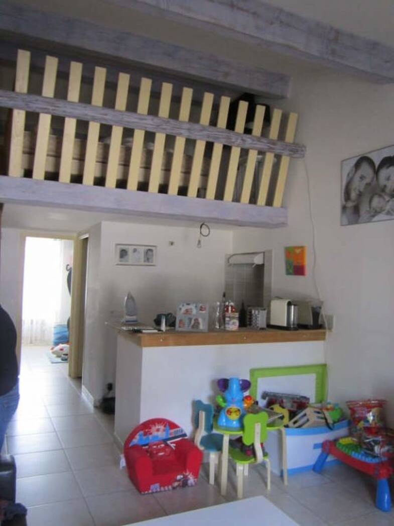 Appartement à louer 760 € 2 pièces 1 chambre 58 m² Peypin 13124