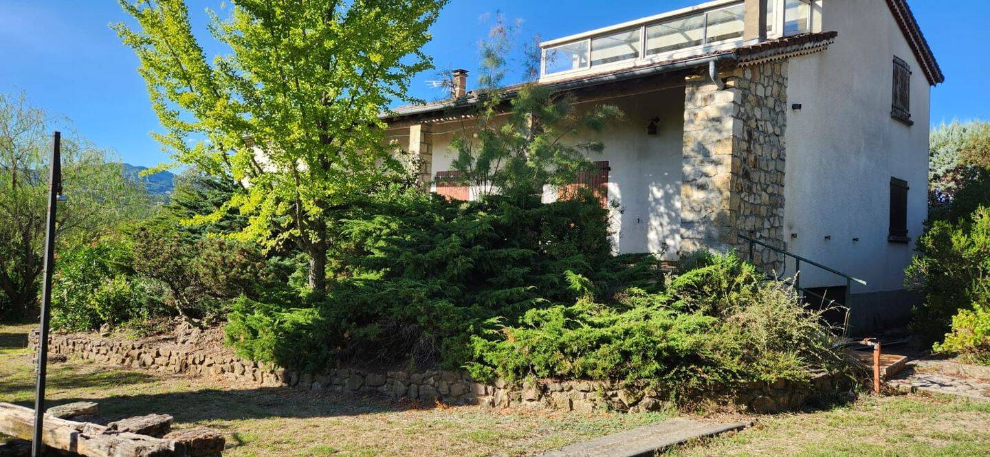 Maison 5 pièces 165 m² · à Vinezac · 165 m² · 280 000 €