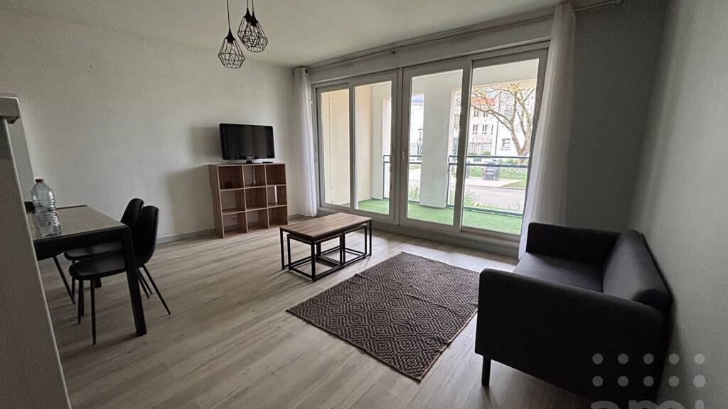 Appartement à louer 660 € 2 pièces 1 chambre 45 m² RDC Centre Ville Niort 79000