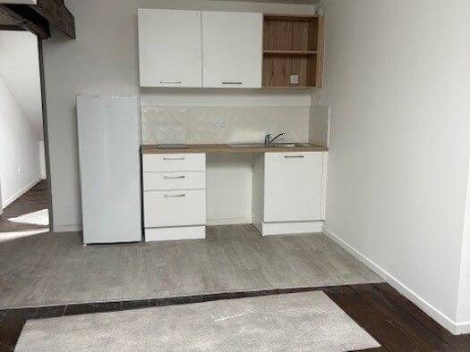 Appartement à louer 460 € 3 pièces 2 chambres 40 m² Étage 4/1 Thizy-les-Bourgs 69240