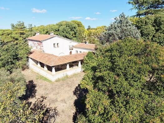 Maison à vendre 780 000 € 12 pièces 7 chambres 352 m² 3 000 m² de terrain Vergèze 30310
