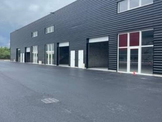 Local d'activités à louer 2 135 € 289 m² d'espace de stockage Poitiers 86000