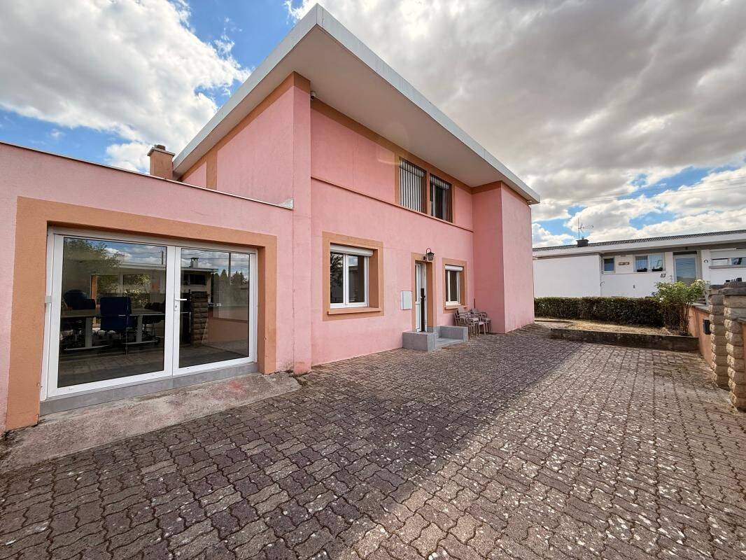 Maison 9 pièces 175 m² · à Genlis · 174,7 m² · 240 000 €