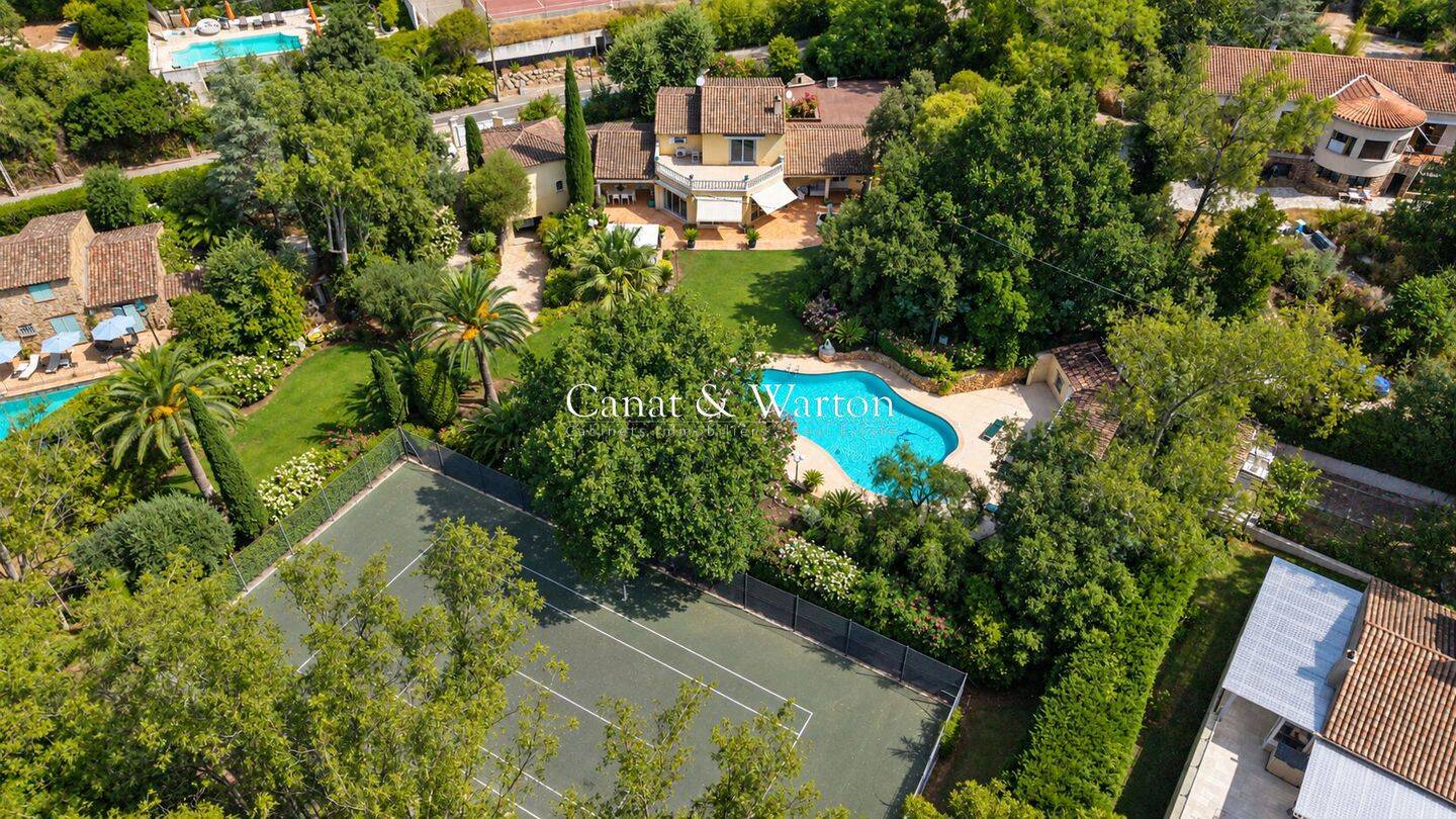 Maison 7 pièces 324 m² · à Saint-Raphaël · 324 m² · 3 200 000 €