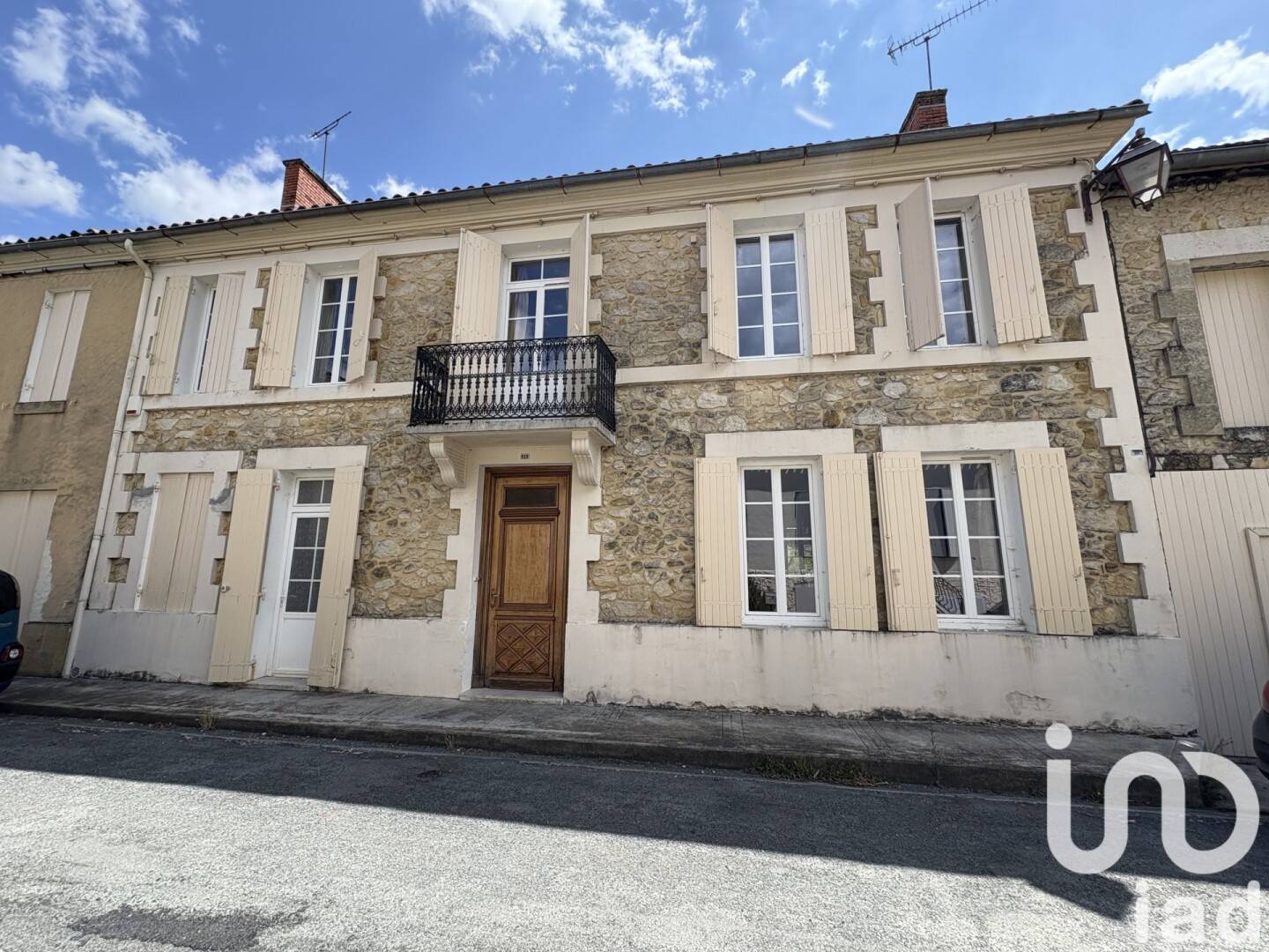 Maison 9 pièces 330 m² · à Villefranche-de-Lonchat · 330 m² · 199 500 €