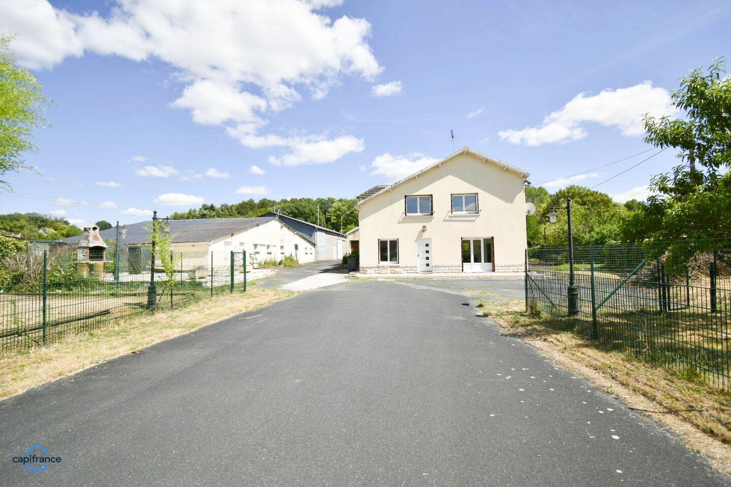 Maison 9 pièces 365 m² · à Saint-Romain-sur-Cher · 365 m² · 283 500 €